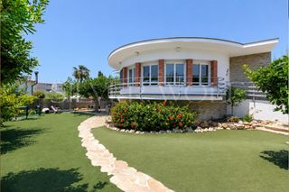 Casa  Dels llorers. Luz y calma