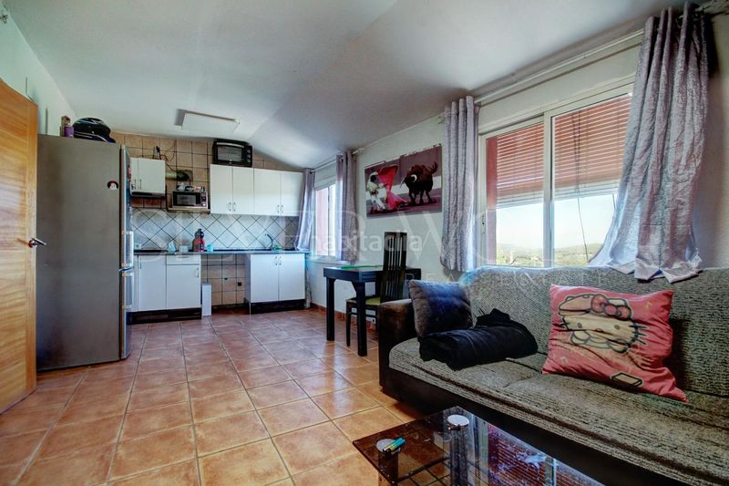 Foto 1271540a-bca5-4ce4-b05a-58a492fe584b. Casa amb aparcament piscina a Pontons