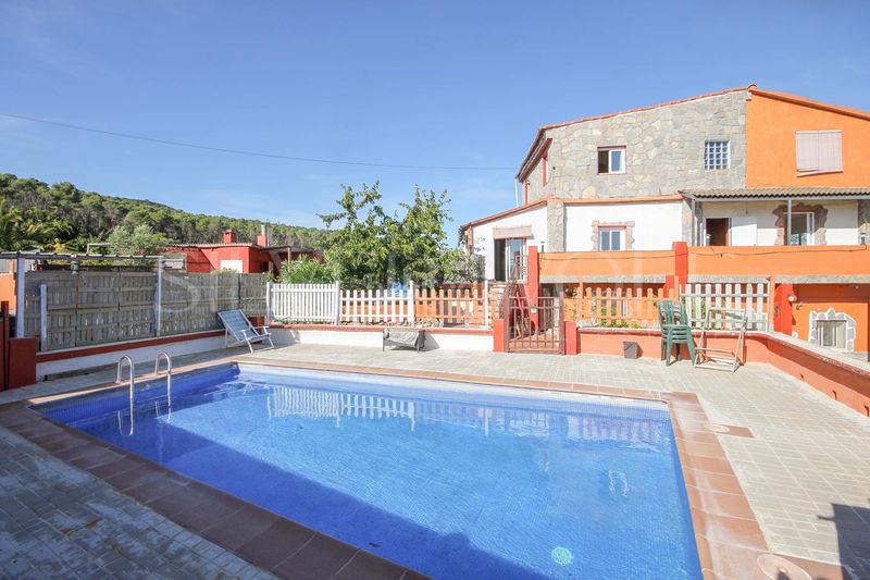 Foto 2f5f90a3-3bca-4d02-ac6a-e5978d1905c9. Casa amb aparcament piscina a Pontons