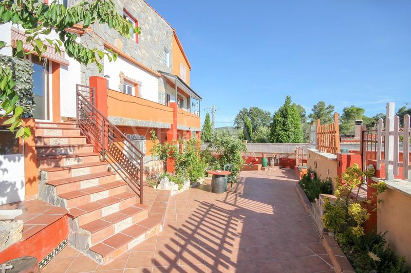 Foto 394cd262-7bb0-4089-bedf-402b41c531c6. Casa amb aparcament piscina a Pontons