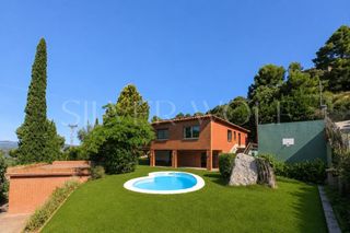 Casa  Calle eduard toldr�. Esencia natural
