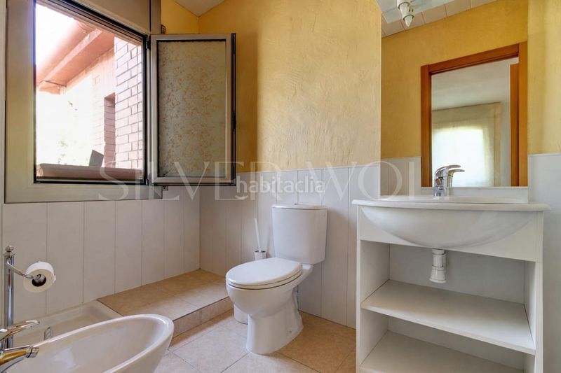 Foto e5f468aa-4fc2-437c-b2e0-9ef88249b795. Haus mit heizung parking pool in Ametlla del Vallès (L´)