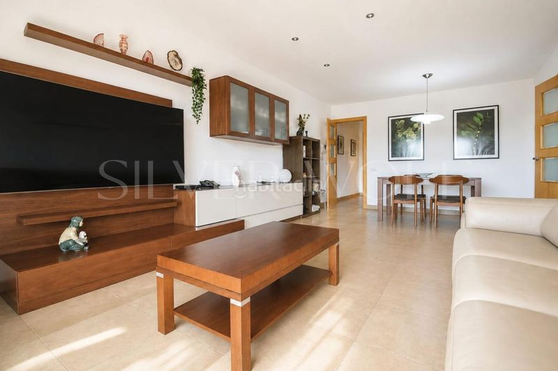 Foto 0f85657e-c26a-40aa-817c-3aff93fb8ea5. Casa aparellada amb aparcament piscina a Montornès del Vallès