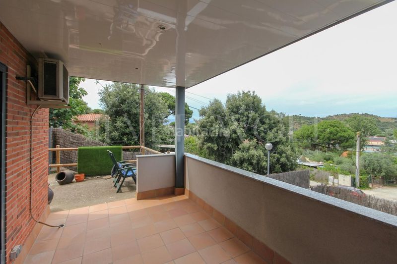 Foto 19f0a6e4-8b01-4e36-b79d-3099de15a7ad. Casa aparellada amb aparcament piscina a Montornès del Vallès