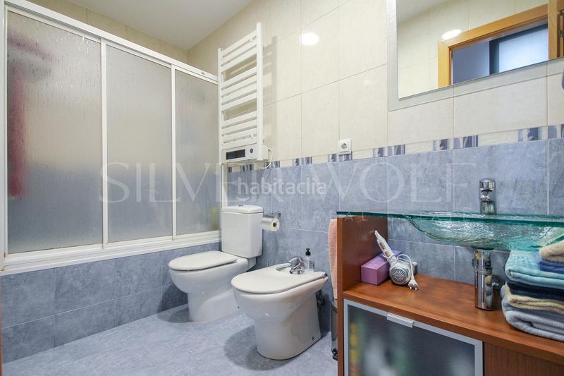 Foto 72cfc53b-b9db-4854-a4c4-48d780359d58. Casa aparellada amb aparcament piscina a Montornès del Vallès