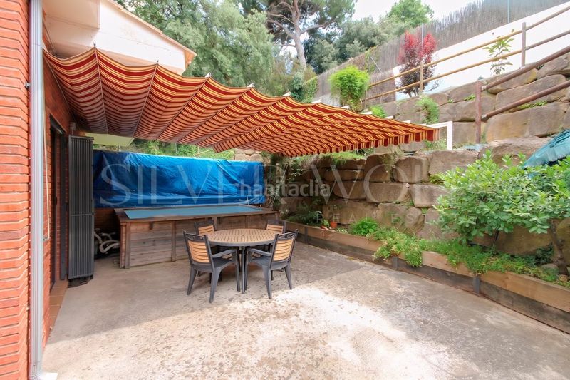 Foto 8b787570-1c21-43dc-8105-7beac6f31463. Casa aparellada amb aparcament piscina a Montornès del Vallès