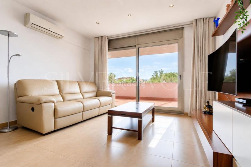 Foto b777c51a-5e0f-4238-8647-825ec0369c45. Casa aparellada amb aparcament piscina a Montornès del Vallès