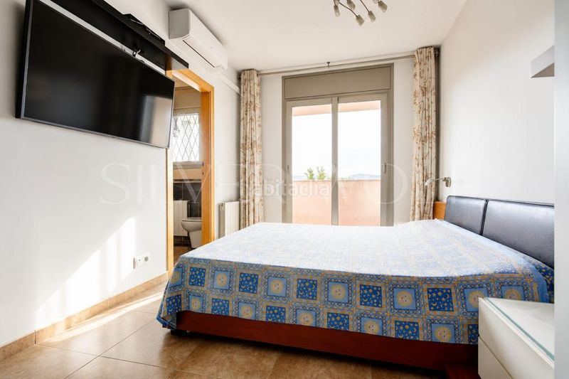 Foto be8f05a9-f976-4e03-b3b2-d319b57f8a25. Casa aparellada amb aparcament piscina a Montornès del Vallès