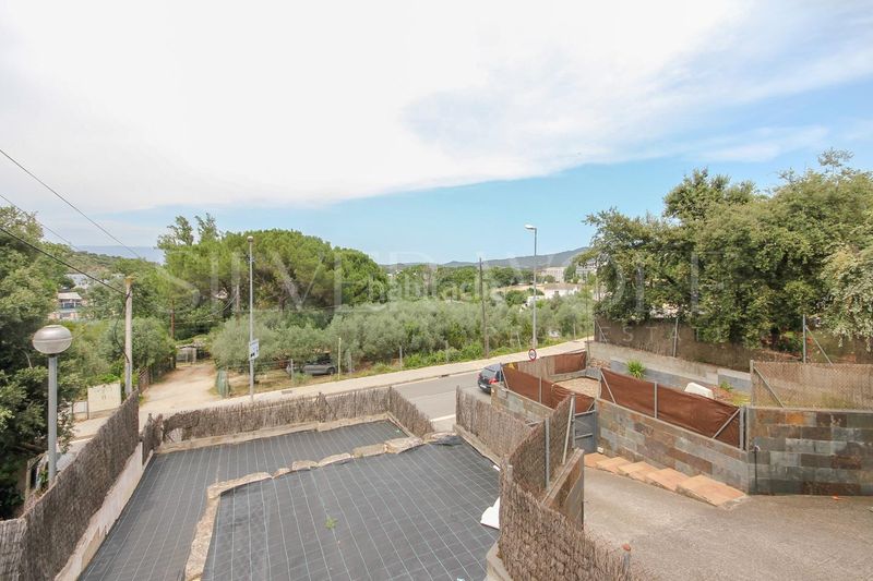 Foto e350ee05-a340-4e06-bef7-5aacababe03f. Casa aparellada amb aparcament piscina a Montornès del Vallès
