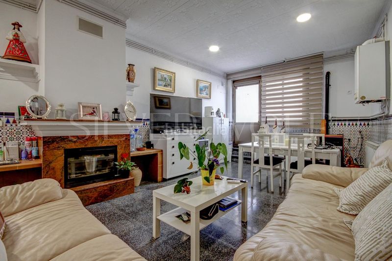 Foto 85346141-9684-41a7-842e-ee465e5bf595. Casa adossada amb calefacció a Polinyà