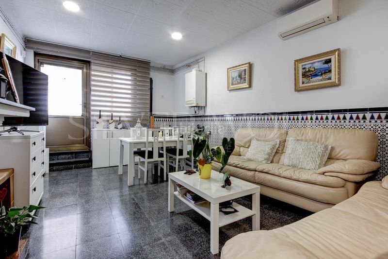 Foto 94035a37-3552-4e38-bba4-4b3db6663b07. Casa adossada amb calefacció a Polinyà
