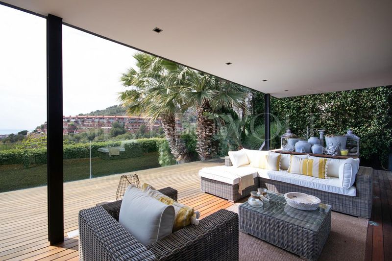 Foto 0d5e87db-99fc-4176-bd6b-c82e9d18986e. Casa amb calefacció aparcament piscina a les botigues de Sitges Sitges
