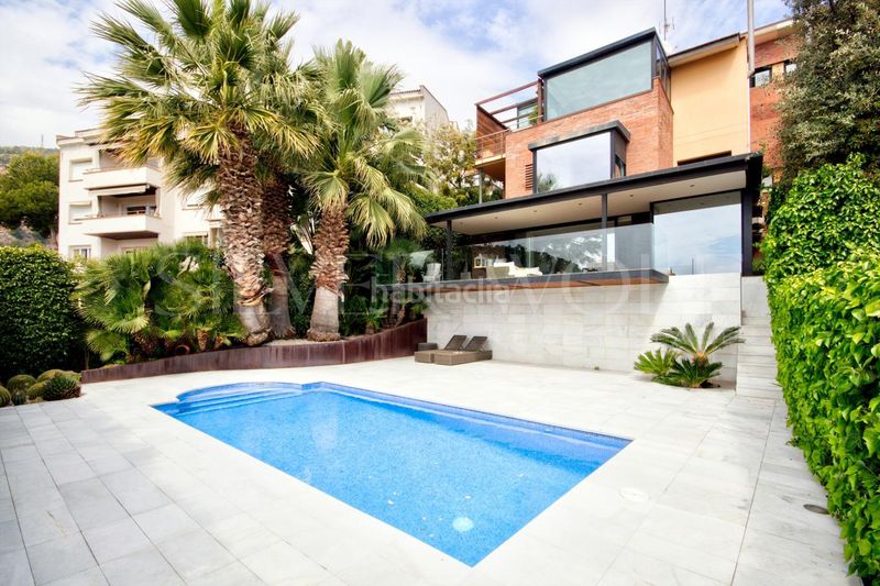 Foto 61030b5c-84ea-4e2e-9941-6f712b8df699. Casa amb calefacció aparcament piscina a les botigues de Sitges Sitges