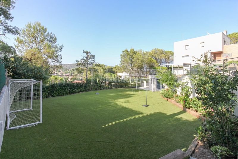 Foto 25879514-b50a-4d84-91a4-0c15607acfc3. Casa amb aparcament piscina a Begues