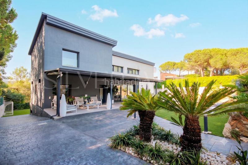 Foto 53402a6d-ffd0-40cc-ae39-d09cfc07e176. Casa amb aparcament piscina a Begues