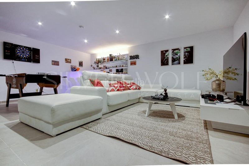 Foto f4bf05e7-d81f-4ff8-8c5d-f12e4b970174. Casa amb aparcament piscina a Begues