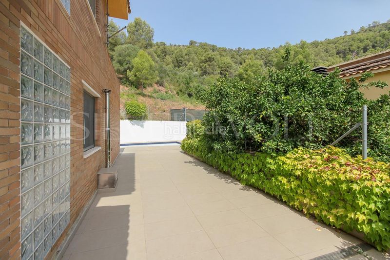 Foto 1fe0b3f9-8c4a-459f-b6fb-f41089d05d7f. Casa amb calefacció aparcament piscina a Cervelló