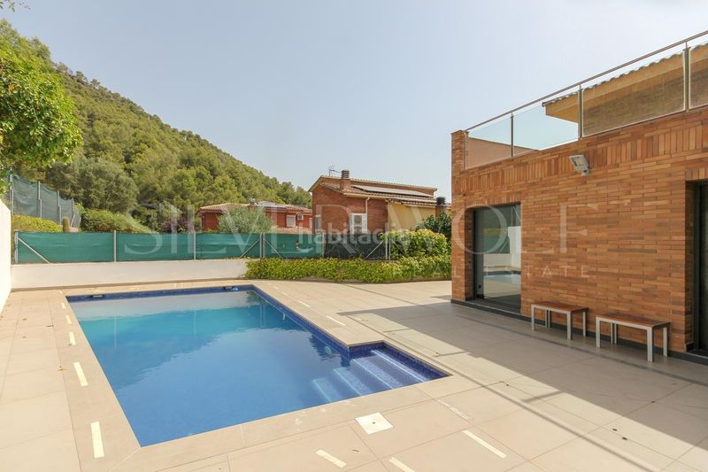 Foto 259e593d-8854-4d09-a8cf-ef5c073575e9. Casa amb calefacció aparcament piscina a Cervelló