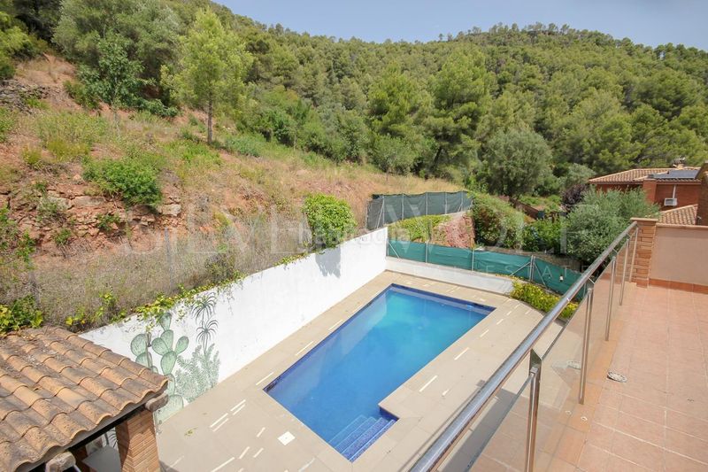 Foto 52c0fce4-1d67-470f-8d0a-d2469def2965. Casa amb calefacció aparcament piscina a Cervelló
