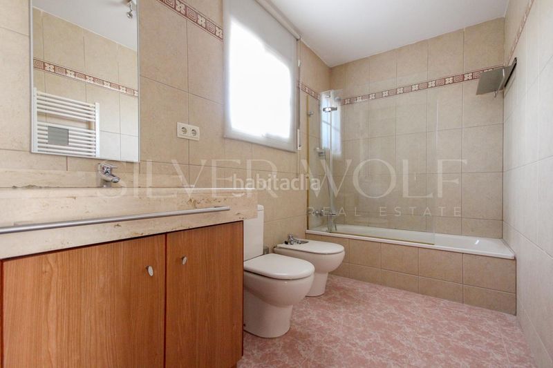 Foto 7e4dee9b-fcd9-4e46-a51a-5bd1d444e185. Casa amb calefacció aparcament piscina a Cervelló
