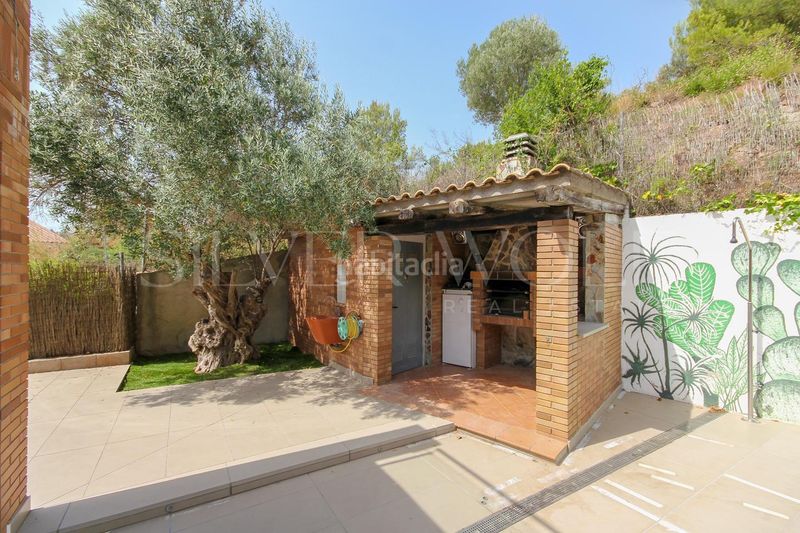 Foto 7eb05dd9-31e8-47fe-8629-b9ccedfc8636. Casa amb calefacció aparcament piscina a Cervelló
