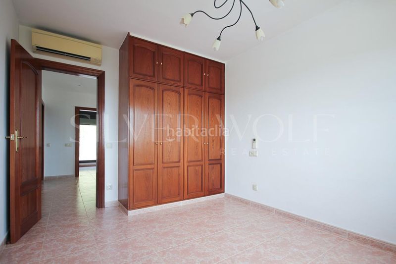 Foto c05df198-9a30-4c82-ab67-e7c5024ca737. Casa amb calefacció aparcament piscina a Cervelló
