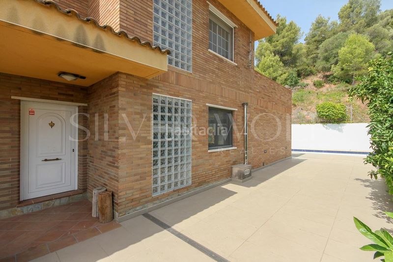 Foto d6c8257b-a39b-4cac-8a0b-cbd3f0fd72f5. Casa amb calefacció aparcament piscina a Cervelló
