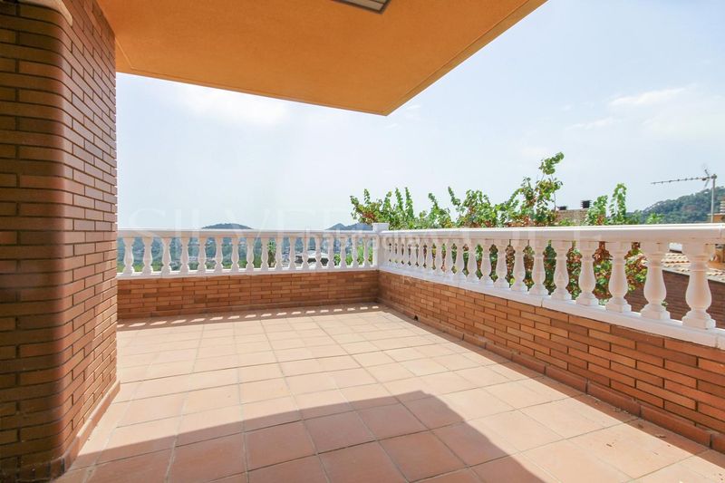 Foto ffca5977-473e-4948-ab0a-1d74e6a8a3a8. Casa amb calefacció aparcament piscina a Cervelló
