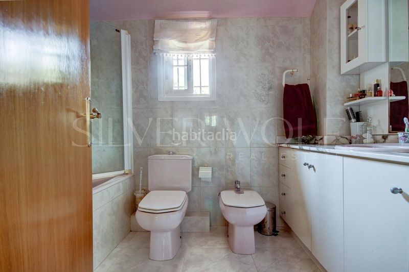 Foto 08e69df9-1142-4de5-82c7-7ba1bff5b8ce. Casa amb calefacció aparcament piscina a Torrelles de Llobregat