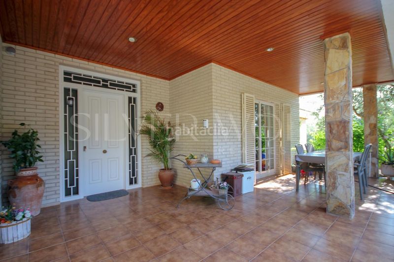 Foto 0d9b65e6-9ddf-405a-90d9-2b5824a744fb. Casa amb calefacció aparcament piscina a Torrelles de Llobregat