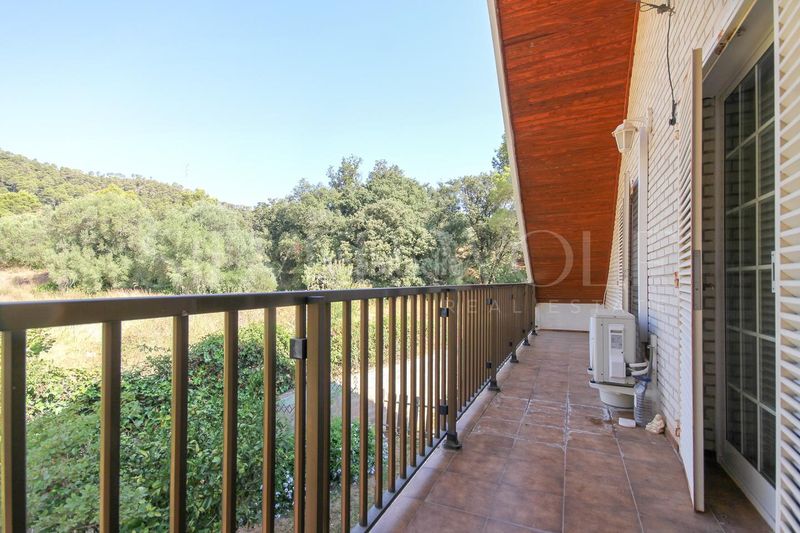 Foto 187e655d-76e6-4f71-be6c-3b46c119a183. Casa amb calefacció aparcament piscina a Torrelles de Llobregat