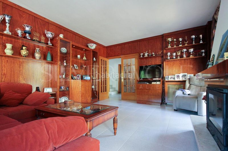 Foto 4a945264-96d6-4da6-872a-ed90bd0d16d9. Casa amb calefacció aparcament piscina a Torrelles de Llobregat