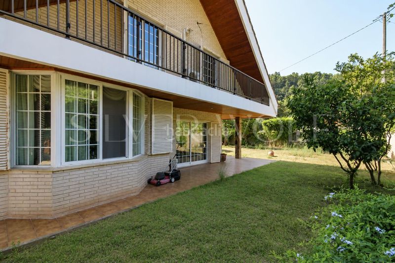 Foto 6013e917-d9ea-49ba-9be9-73c500d82daf. Casa amb calefacció aparcament piscina a Torrelles de Llobregat
