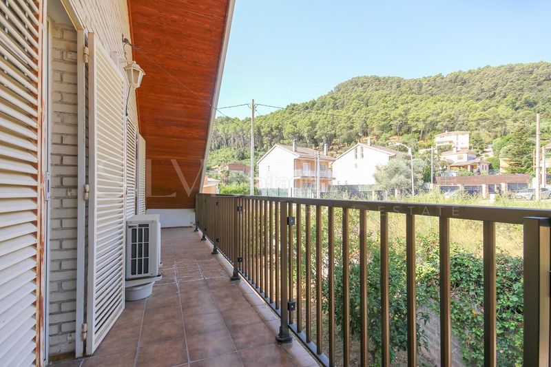 Foto 60e0e41e-5b6a-4bef-be4c-58bf86723589. Casa amb calefacció aparcament piscina a Torrelles de Llobregat