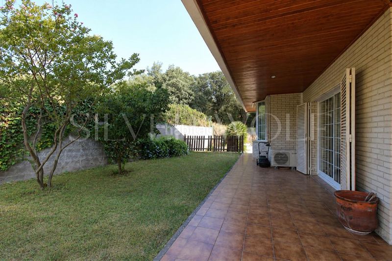 Foto 9a01b13c-5d80-41dd-b4b8-716421b95f11. Casa amb calefacció aparcament piscina a Torrelles de Llobregat