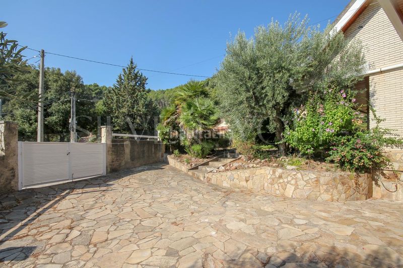 Foto a3c80161-4fcd-4b19-8516-7d55850954a8. Casa amb calefacció aparcament piscina a Torrelles de Llobregat
