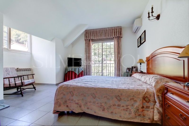 Foto a8fe8c03-a5bc-435b-b4fd-5decca22076b. Casa amb calefacció aparcament piscina a Torrelles de Llobregat
