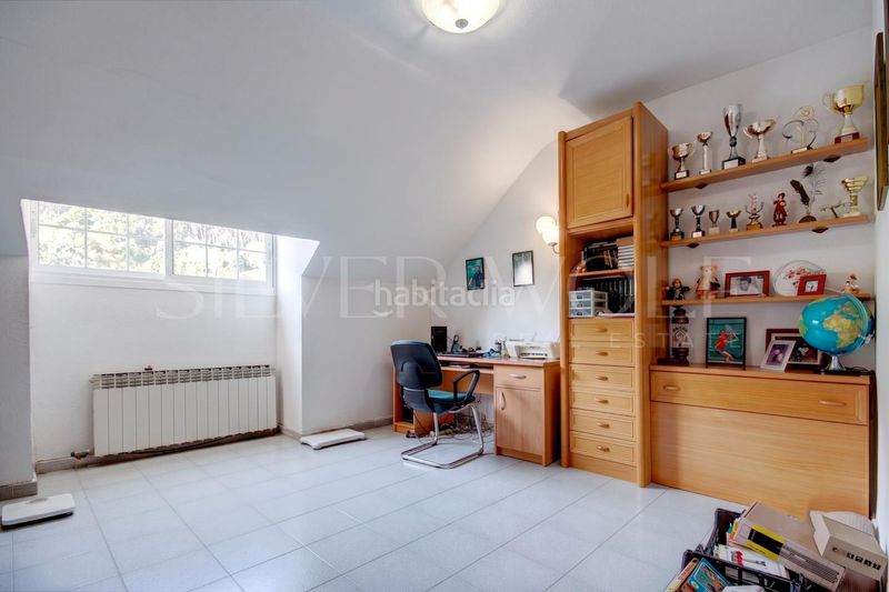 Foto adec57a4-a0b5-4454-9a05-31595dafe514. Casa amb calefacció aparcament piscina a Torrelles de Llobregat