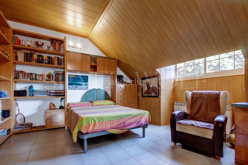 Foto b967f2a1-3914-4f67-8b0d-5f6281352501. Casa amb calefacció aparcament piscina a Torrelles de Llobregat