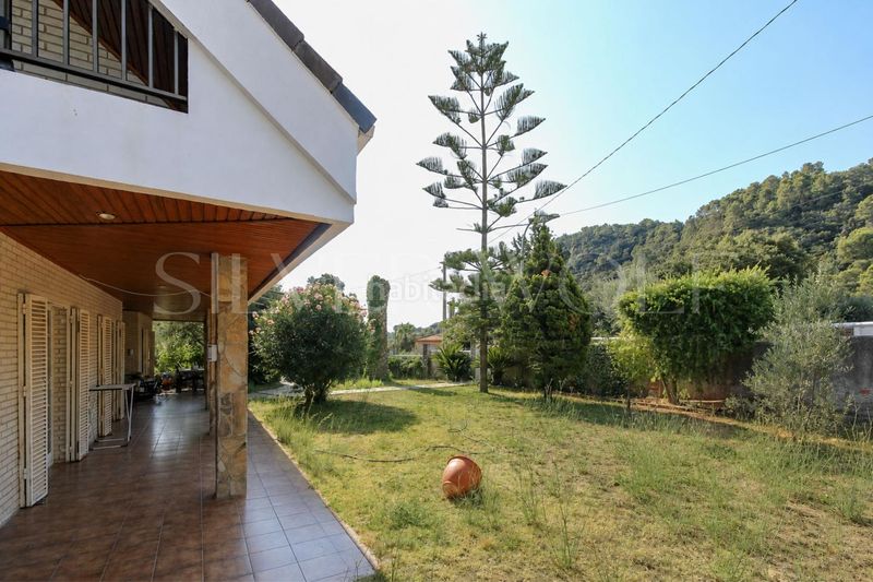 Foto d6fa6c01-d971-4606-ada4-7df95ca62f6e. Casa amb calefacció aparcament piscina a Torrelles de Llobregat