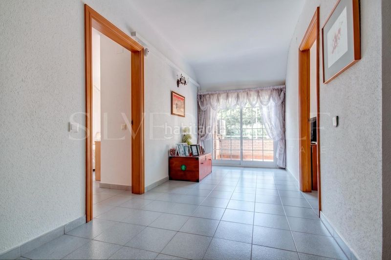 Foto d9265875-d5da-40d8-8cca-bdc5344bb102. Casa amb calefacció aparcament piscina a Torrelles de Llobregat
