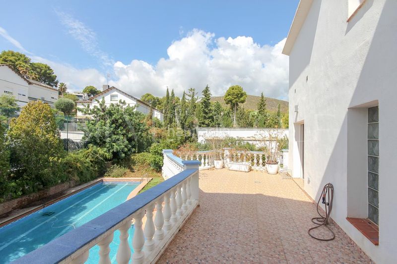 Foto 535c31c8-a071-4a1f-b461-31c84eaee4dd. Casa amb calefacció aparcament piscina a Montmar Castelldefels