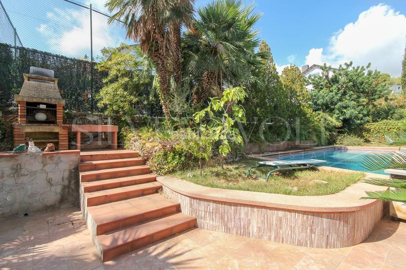 Foto 78093428-3a3d-4ad6-98ca-28a393d45d5f. Casa amb calefacció aparcament piscina a Montmar Castelldefels