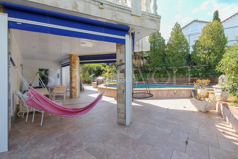Foto b91dd095-64b4-4372-afcb-6a7f344a636d. Casa amb calefacció aparcament piscina a Montmar Castelldefels