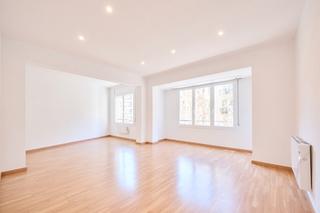 Etagenwohnung in Carrer de villarroel 188. Luminosa vivienda en eixample izquierda