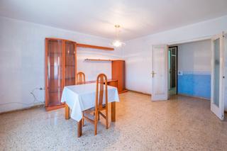 Pis a Carrer durquinaona 60. Oportunidad piso en vallparadis