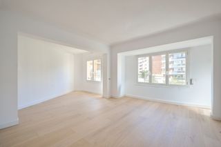 Piso en Carrer de parís 135. Luminosa vivienda en calle paris