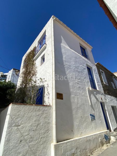Foto 4f21c973-ce15-4ee9-ba7a-c891d6fc3905. Casa adossada a Cadaqués