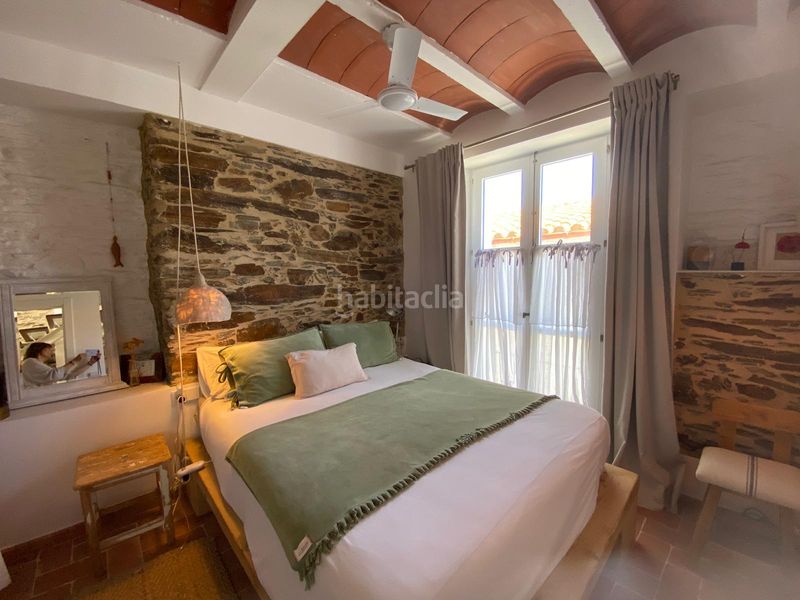 Foto d112bfc5-5de6-4c86-b081-d37e08ef8d7a. Casa adossada a Cadaqués