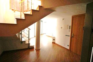 Location Duplex à Carrer de l'esquís 18. Bonito duplex de tres habitaciones y dos baños en el centro de t